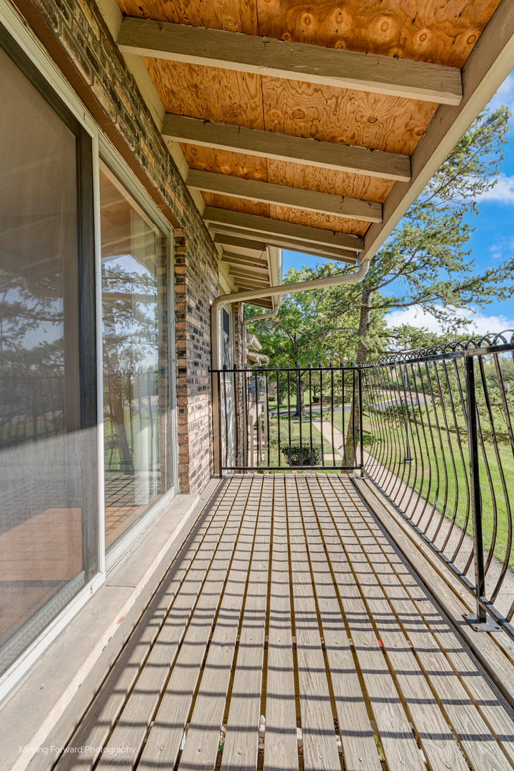 9S240 LAKE Drive Unit: 17B-206