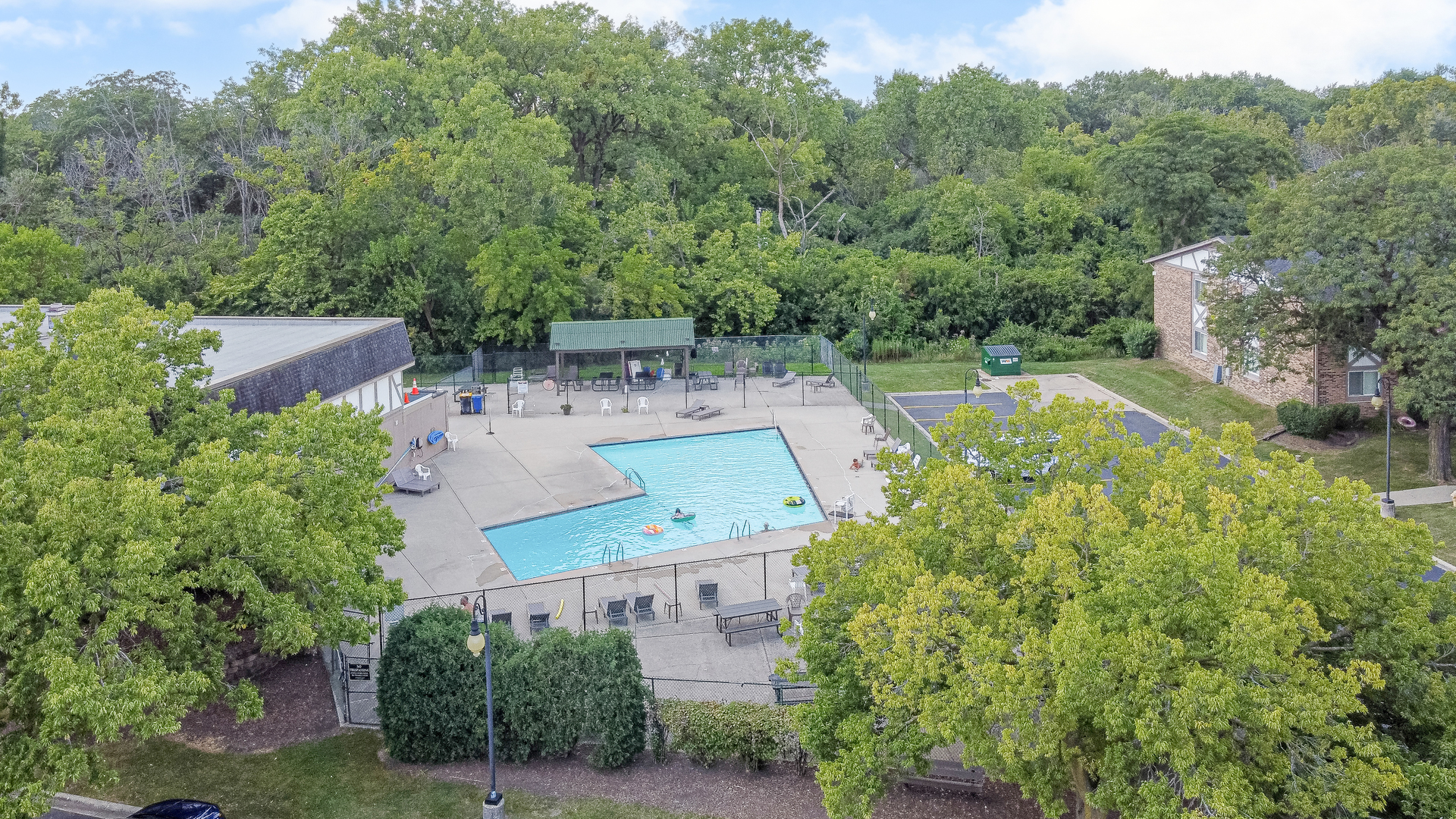 9S240 LAKE Drive Unit: 17B-206