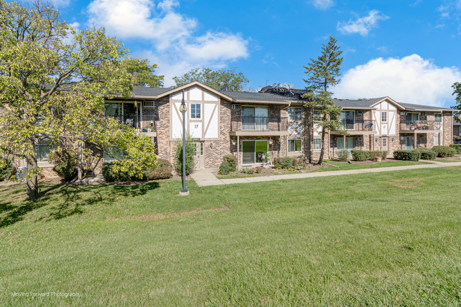 9S240 LAKE Drive Unit: 17B-206
