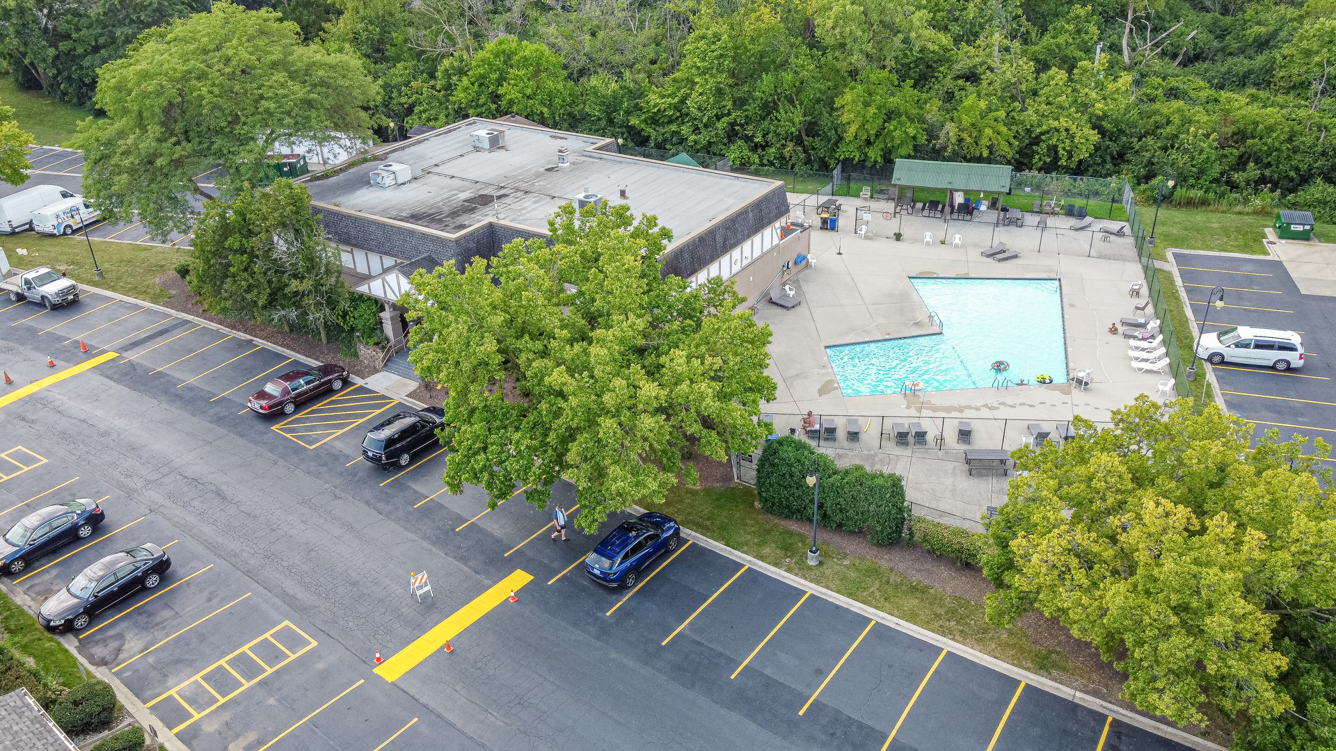 9S240 LAKE Drive Unit: 17B-206