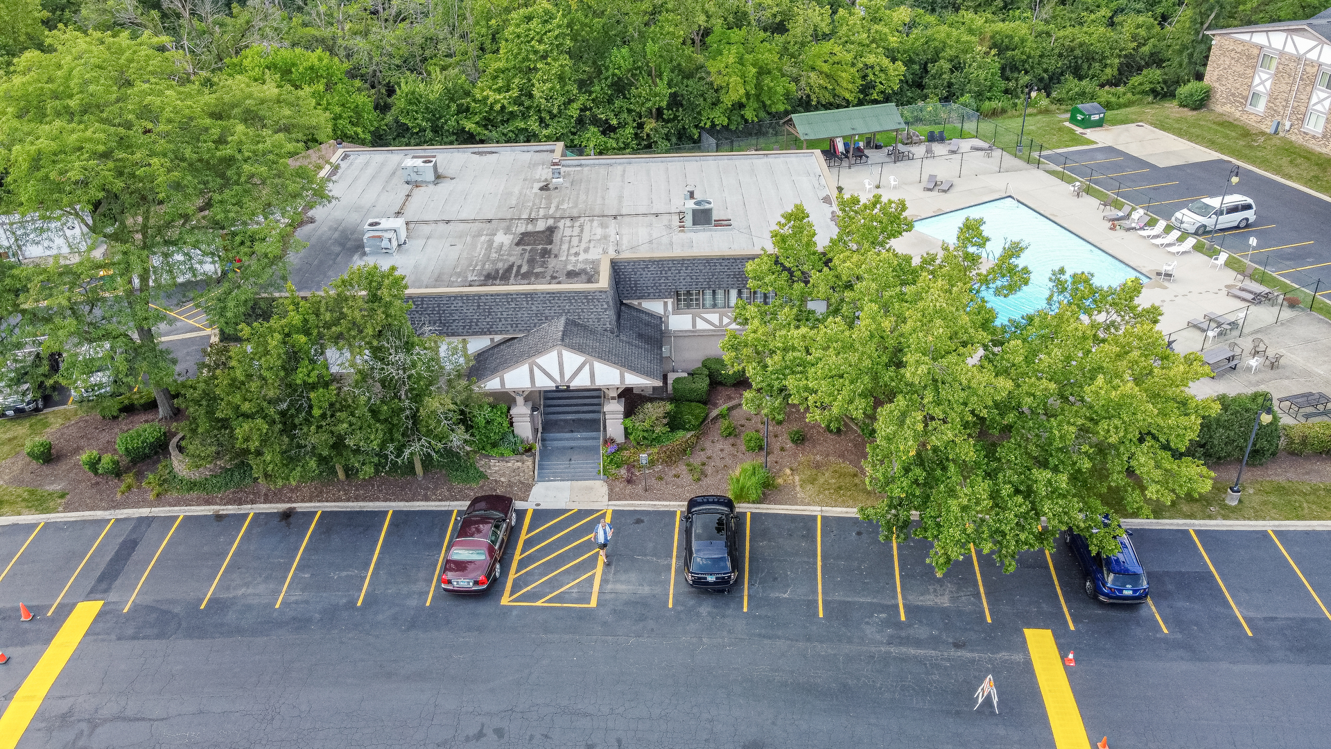 9S240 LAKE Drive Unit: 17B-206