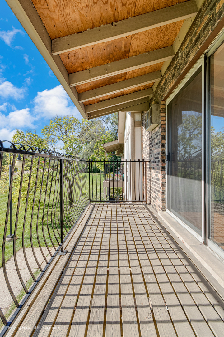 9S240 LAKE Drive Unit: 17B-206