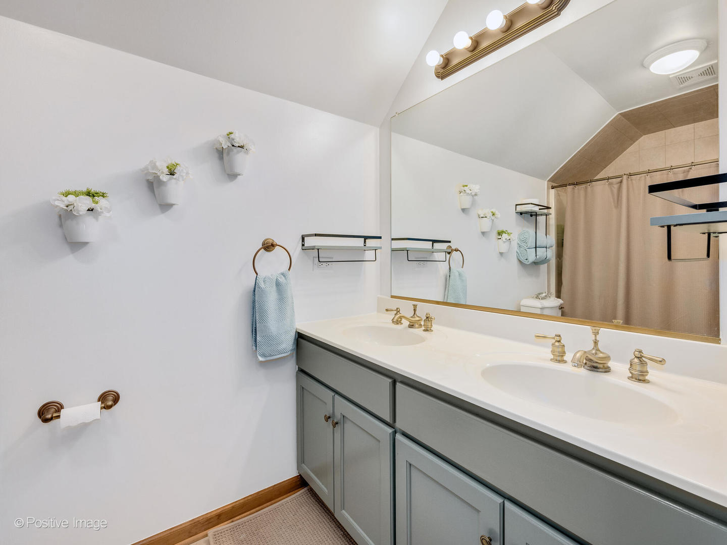 28W581 Hickory Lane