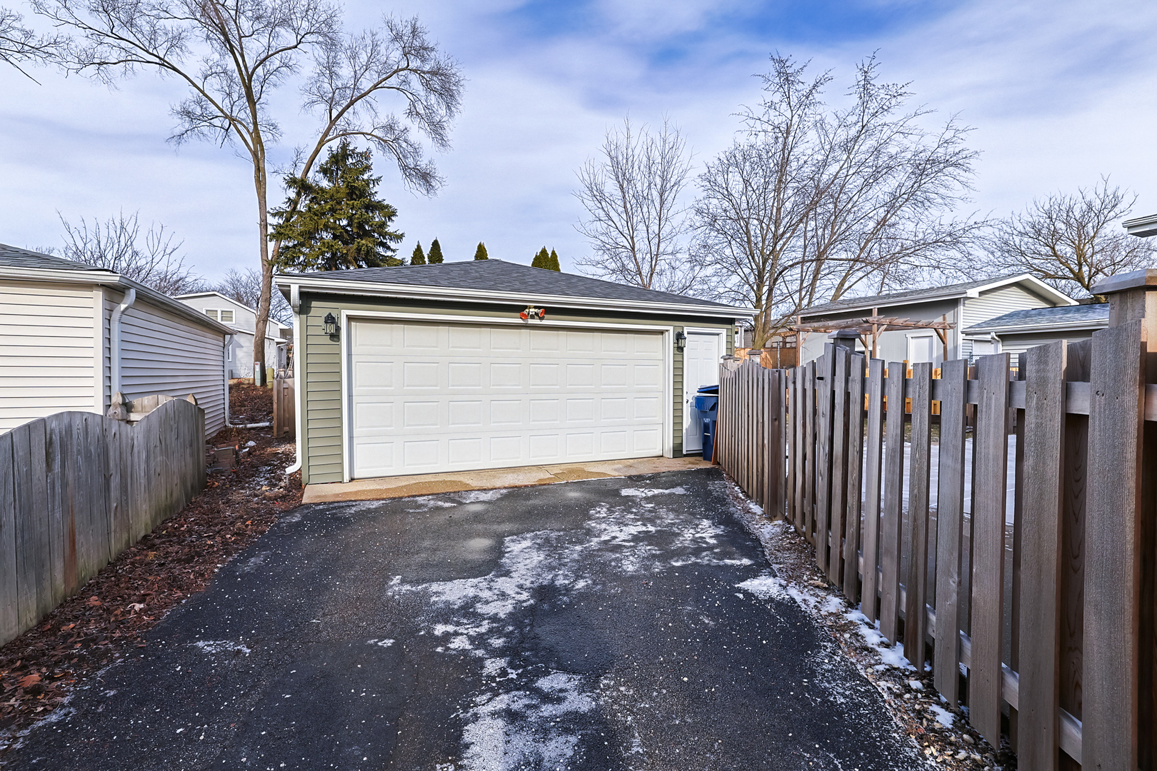 1607 E Elm Street