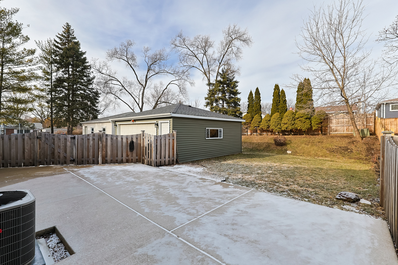 1607 E Elm Street