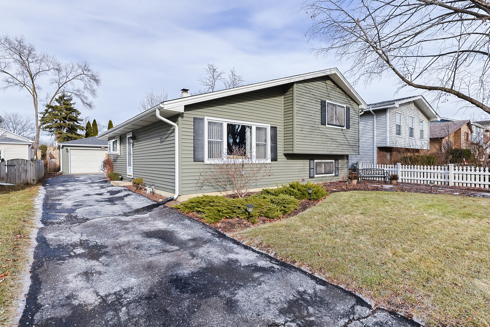1607 E Elm Street