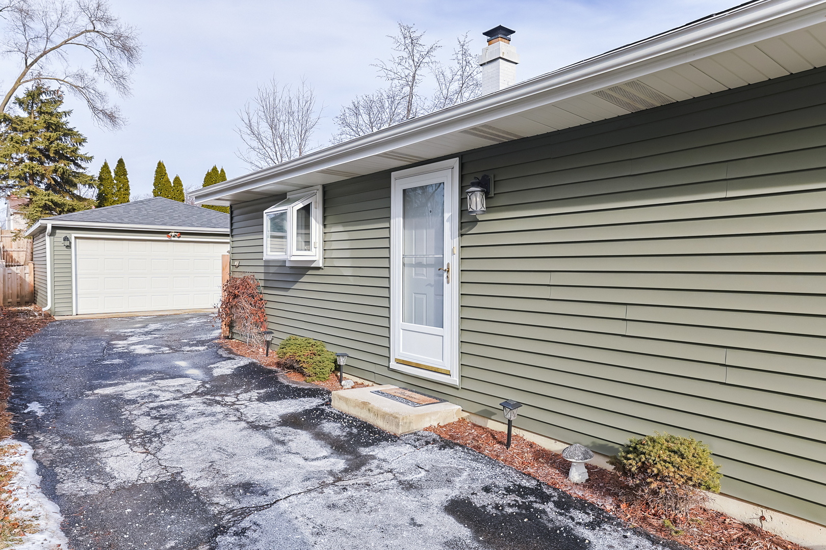 1607 E Elm Street