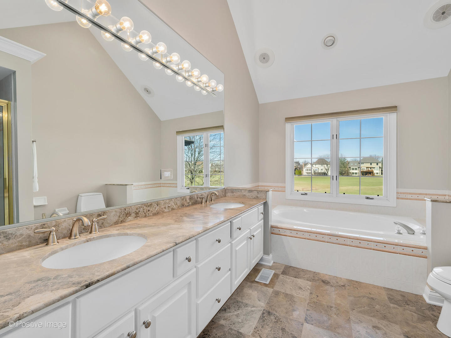 26w352 Torrey Pines Court