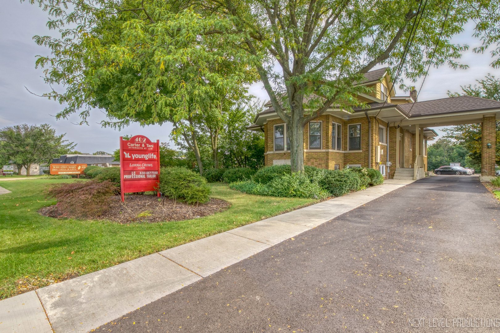 402 E ROOSEVELT Road