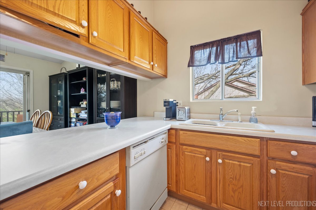 362 Sandhurst Circle Unit: 8