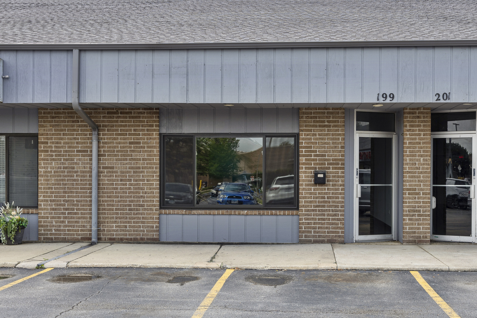 27W199 Geneva Road