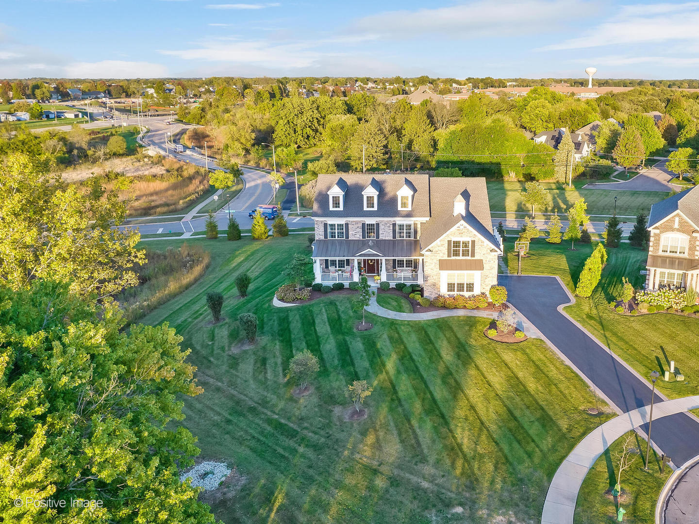 410 JOSLYN Way