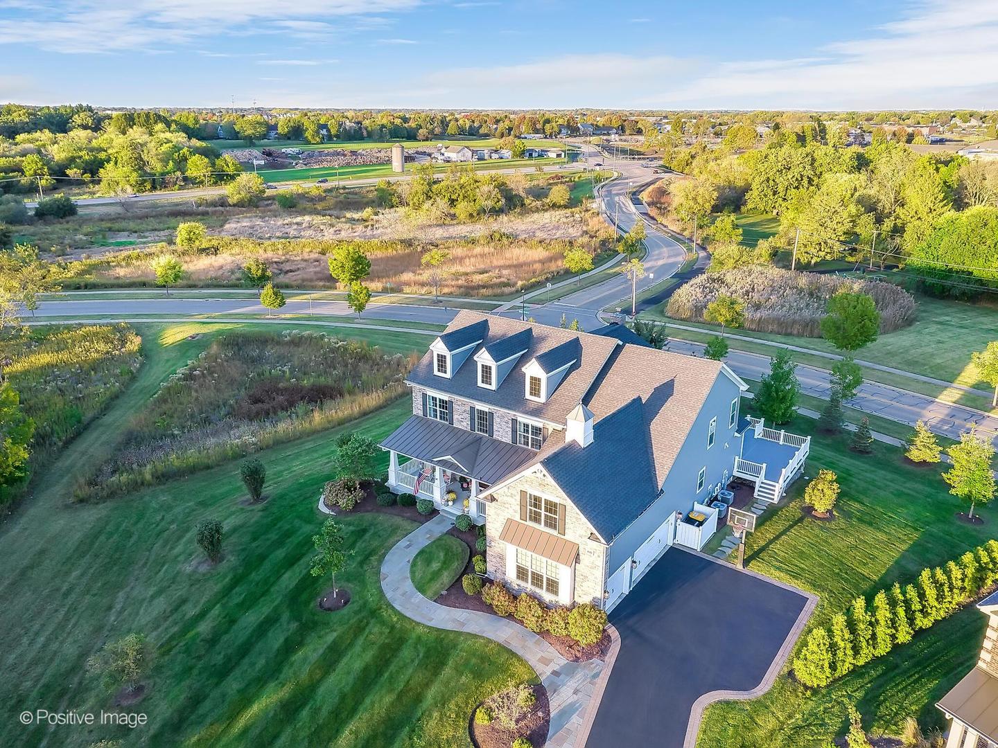 410 JOSLYN Way