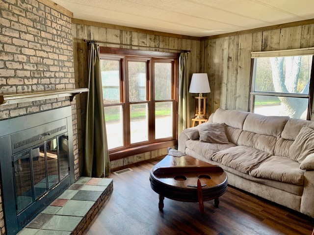 27W370 Geneva Road Unit: 13