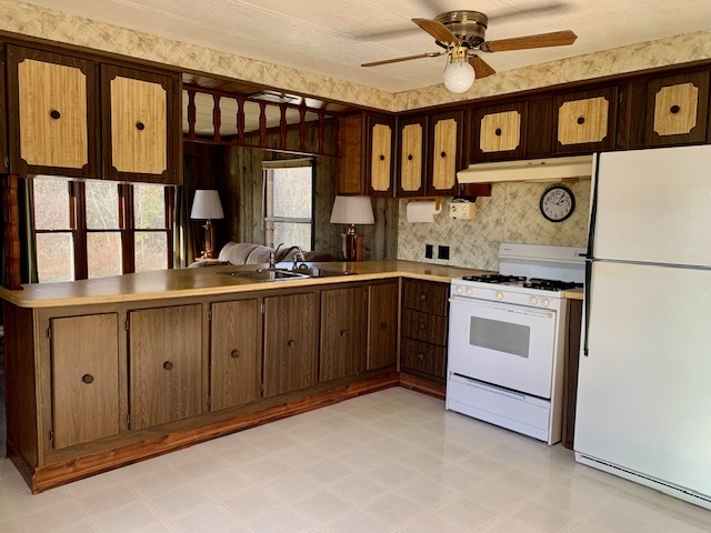 27W370 Geneva Road Unit: 13