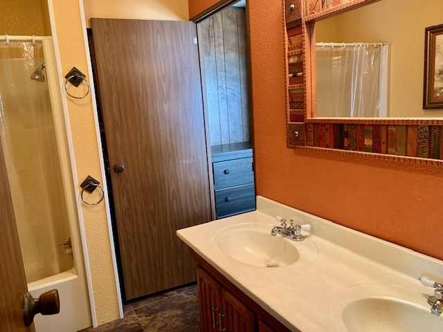27W370 Geneva Road Unit: 13
