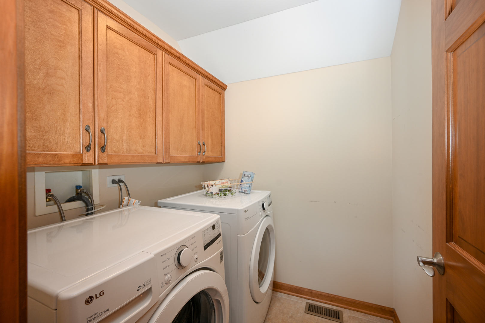 29W505 Cerny Circle