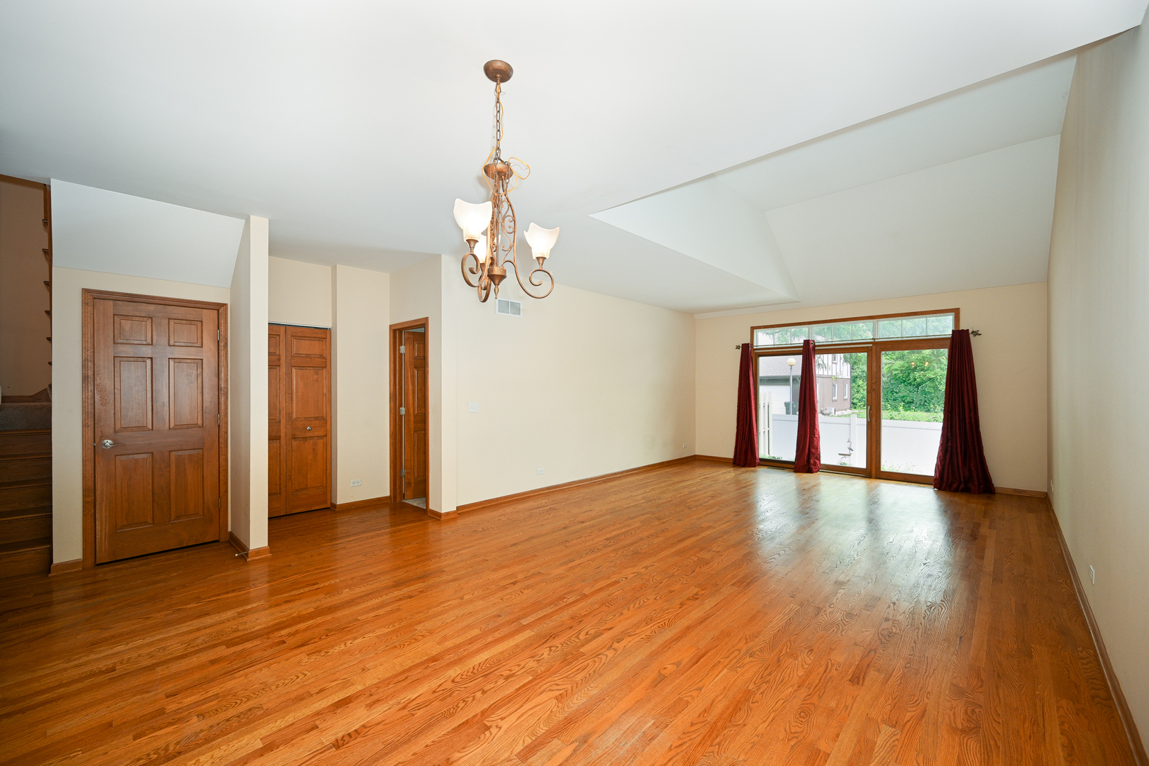 29W505 Cerny Circle