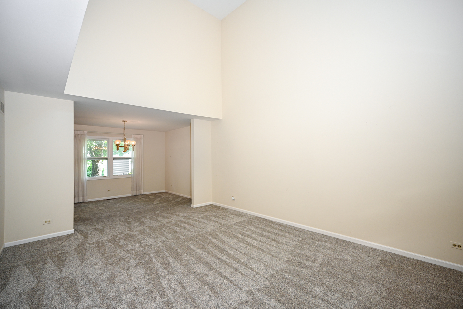 1075 Creekside Drive