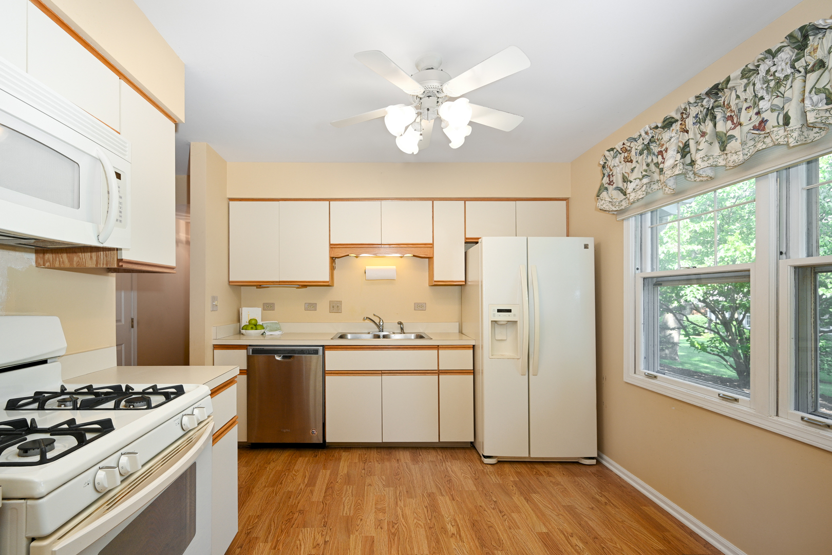 1075 Creekside Drive
