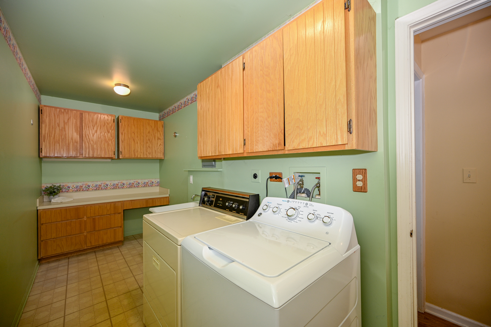 1075 Creekside Drive