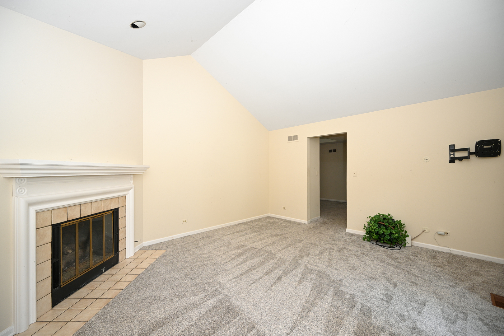 1075 Creekside Drive