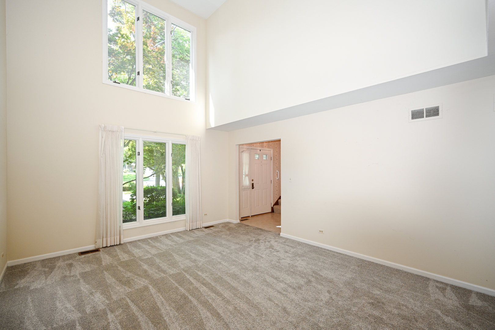 1075 Creekside Drive