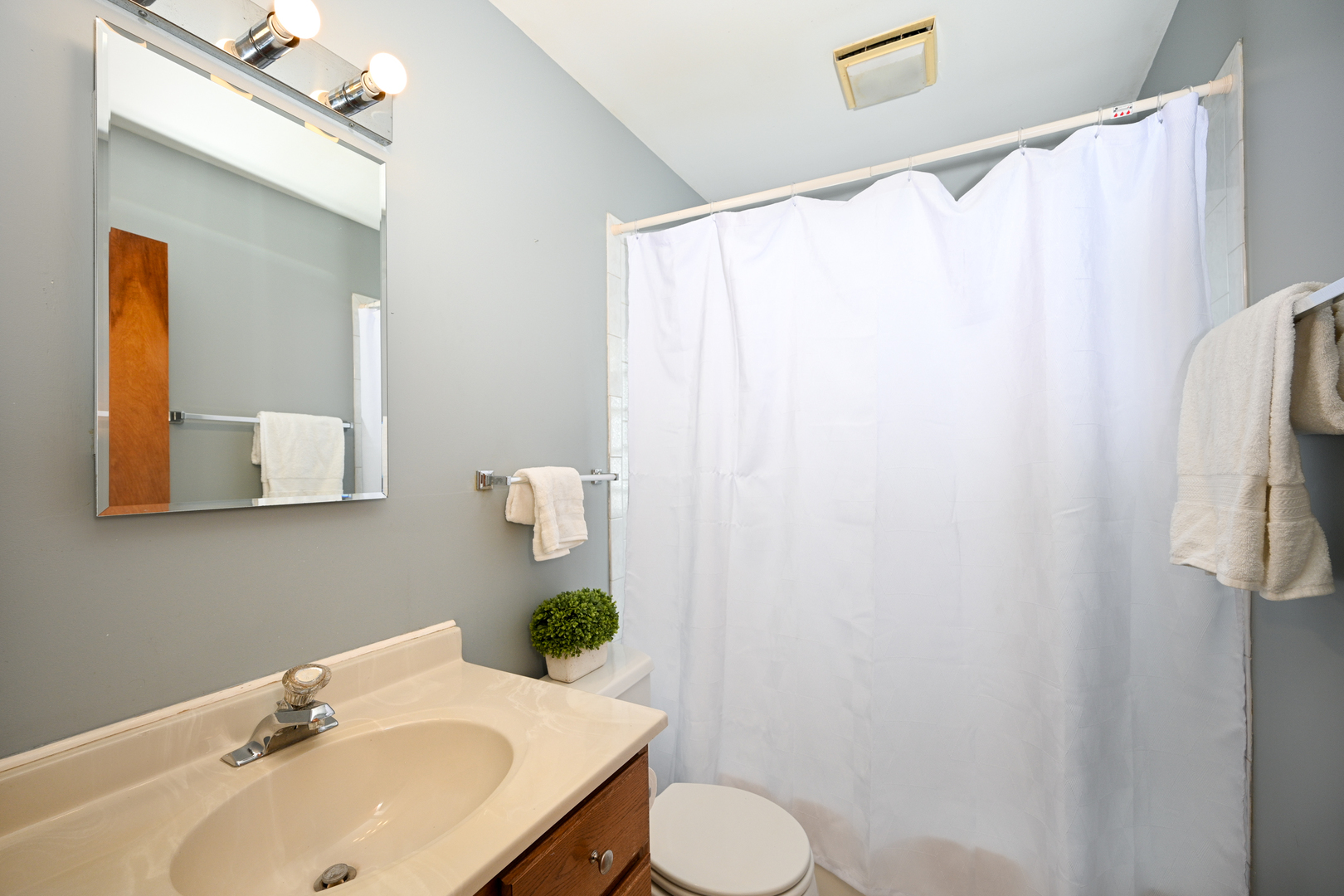 325 N Highview Avenue