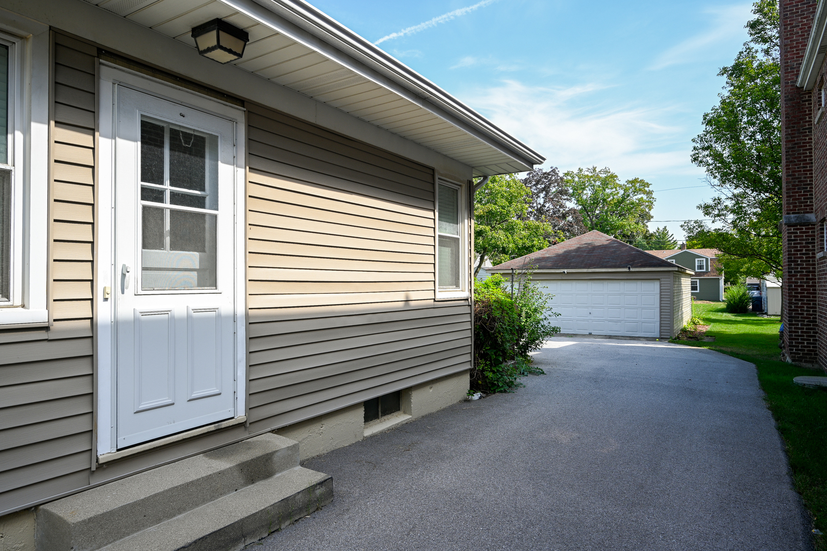 325 N Highview Avenue