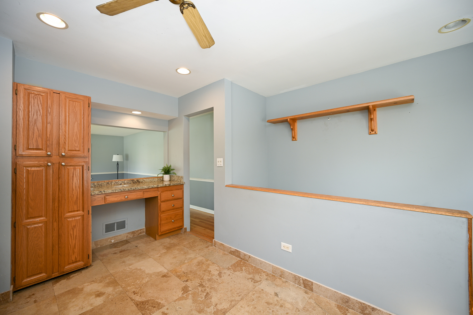 325 N Highview Avenue