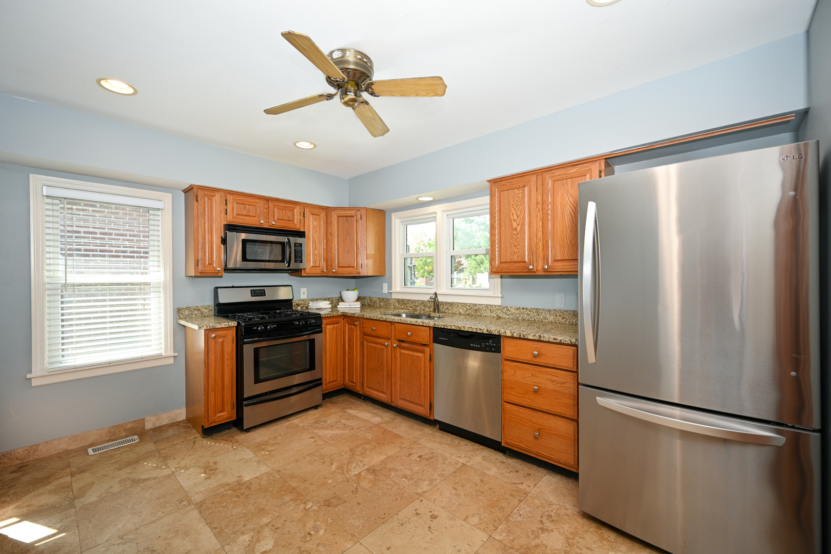 325 N Highview Avenue