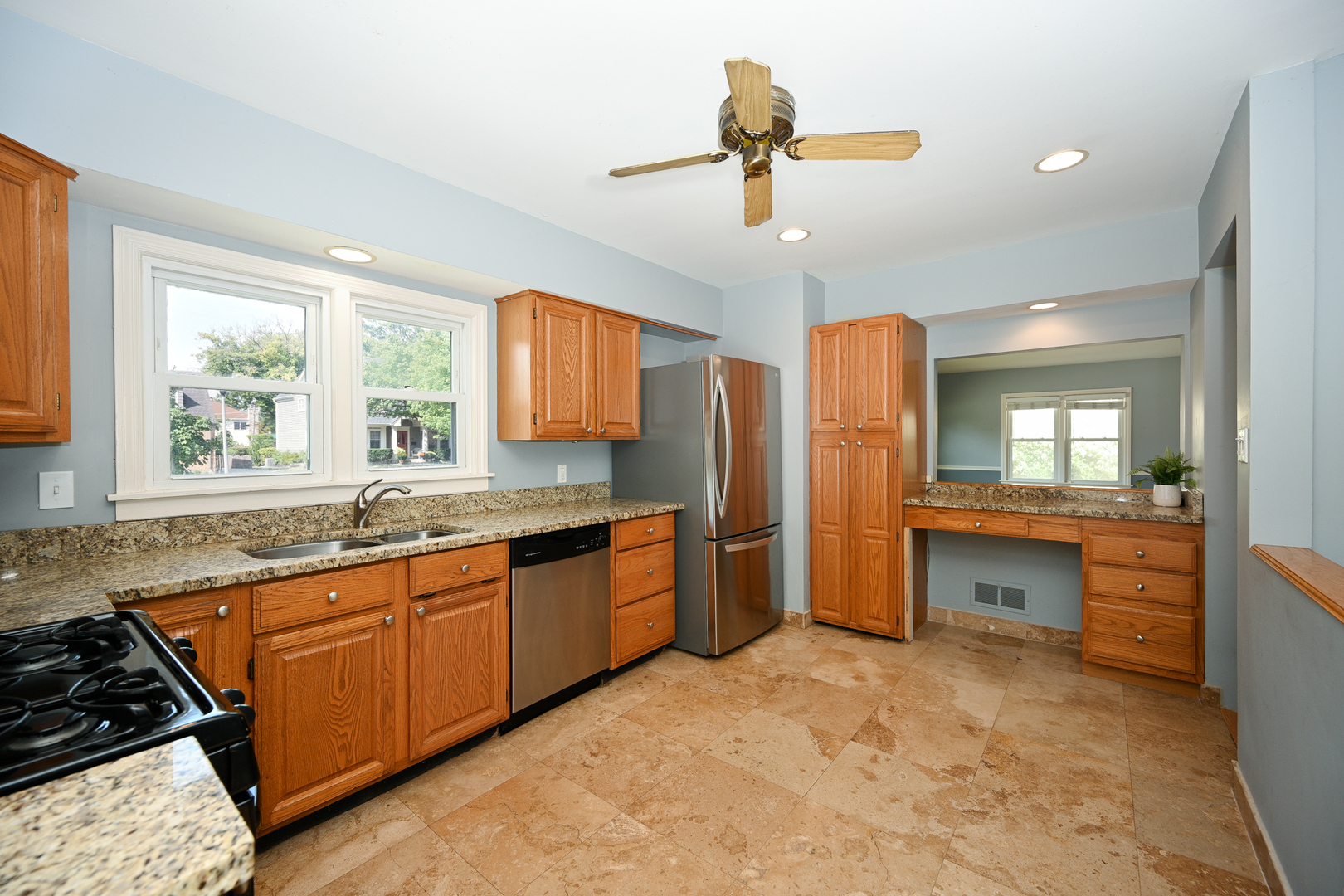 325 N Highview Avenue