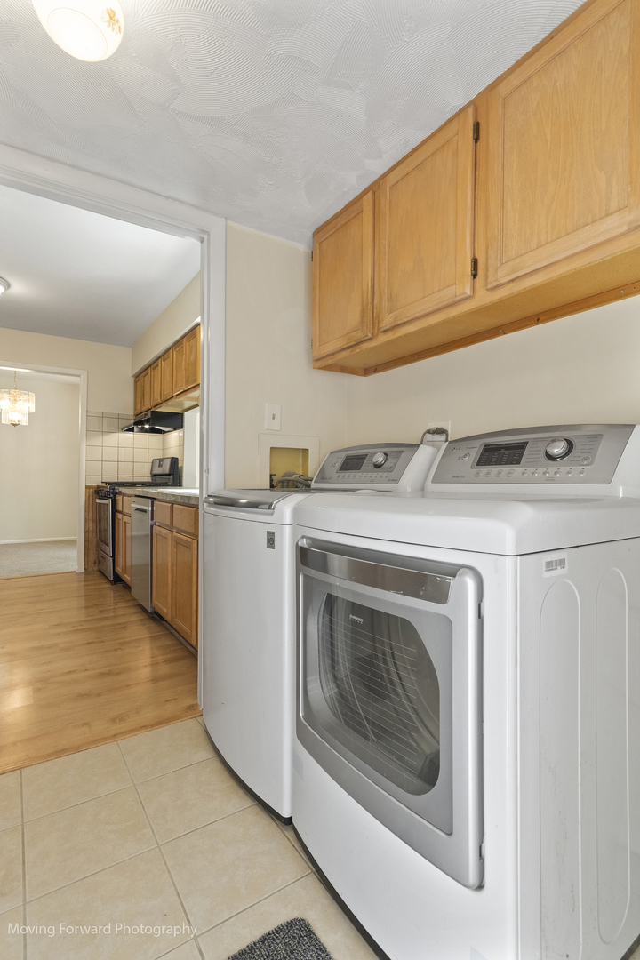 25 W Wrightwood Avenue