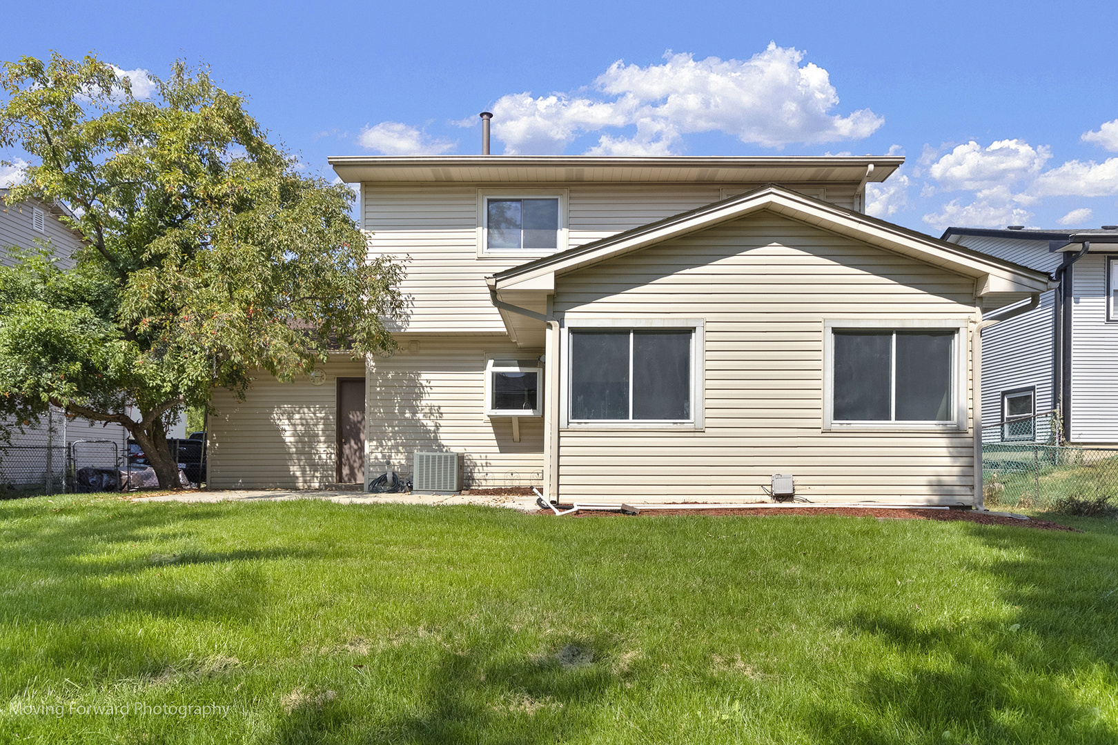 25 W Wrightwood Avenue