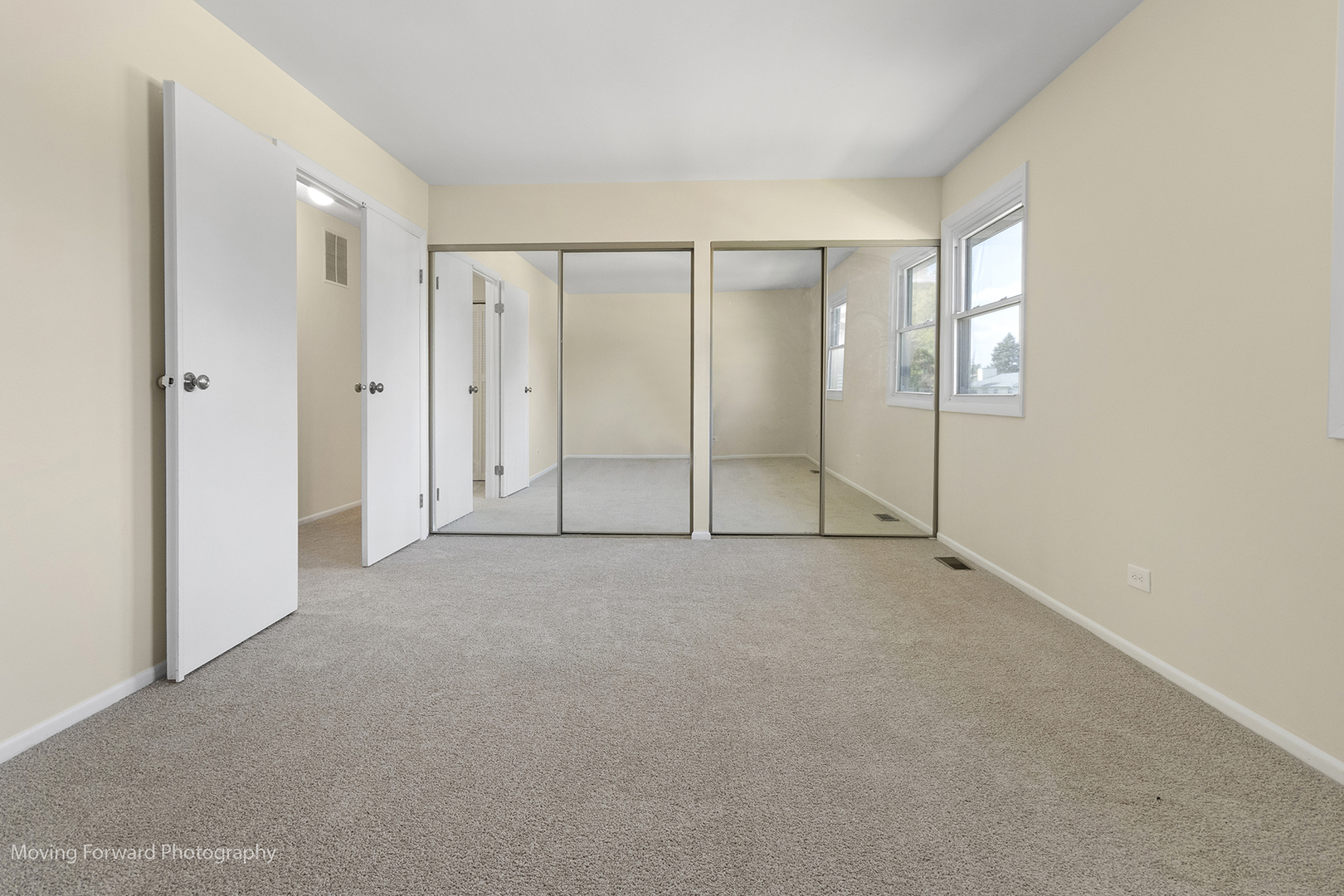 25 W Wrightwood Avenue