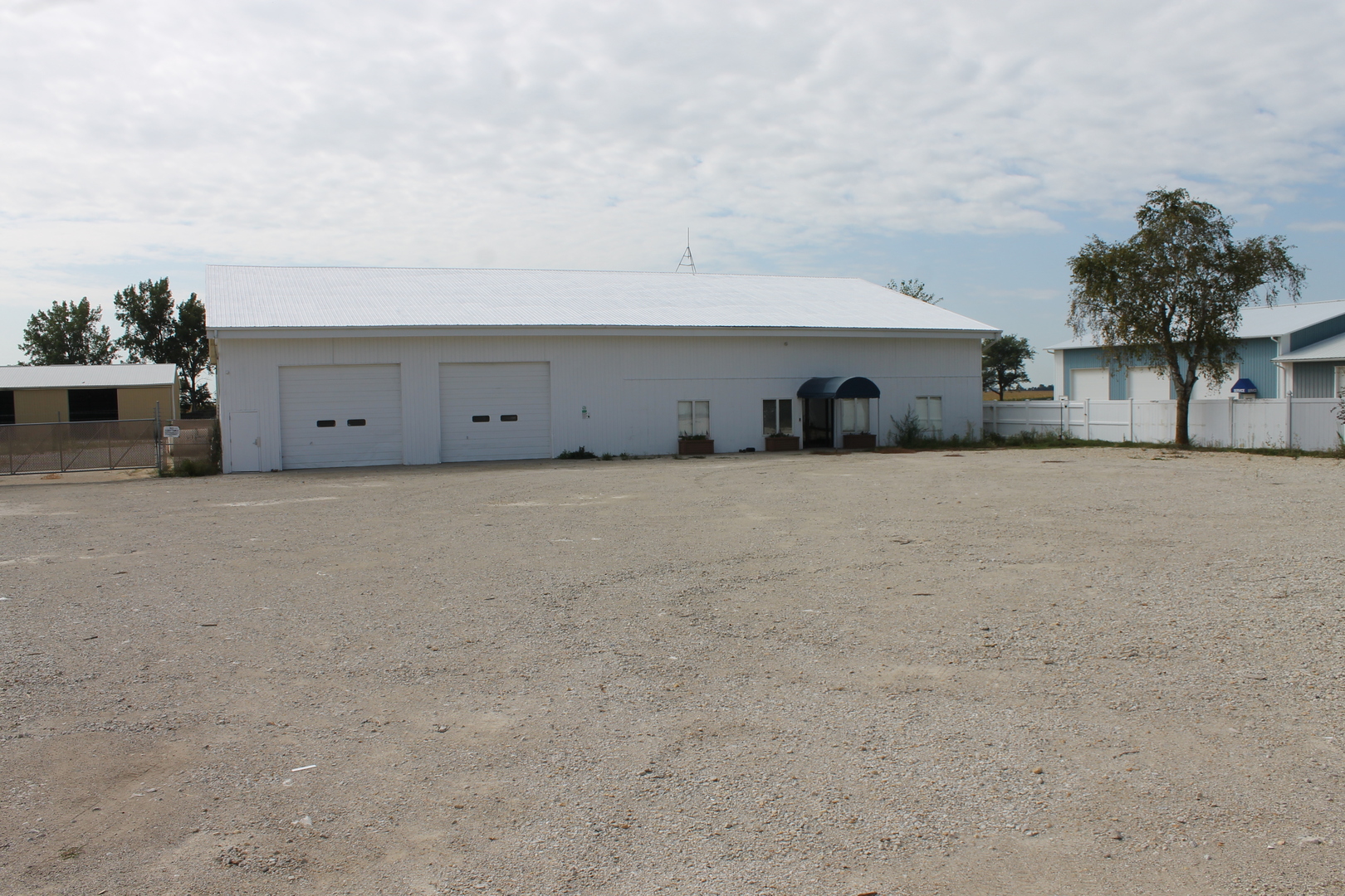 320 W Lincoln Highway