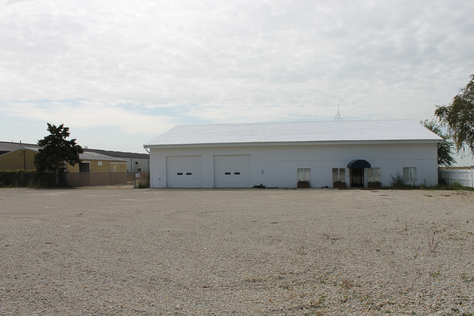 320 W Lincoln Highway