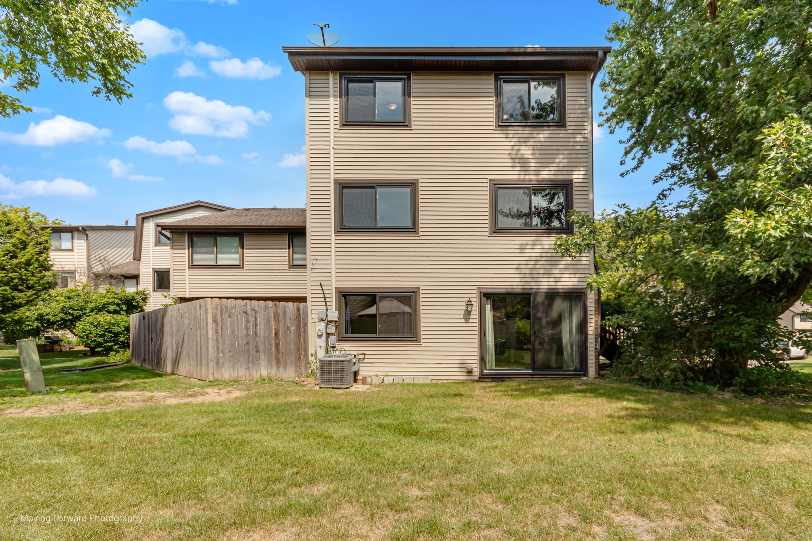 3S389 Chestnut Court