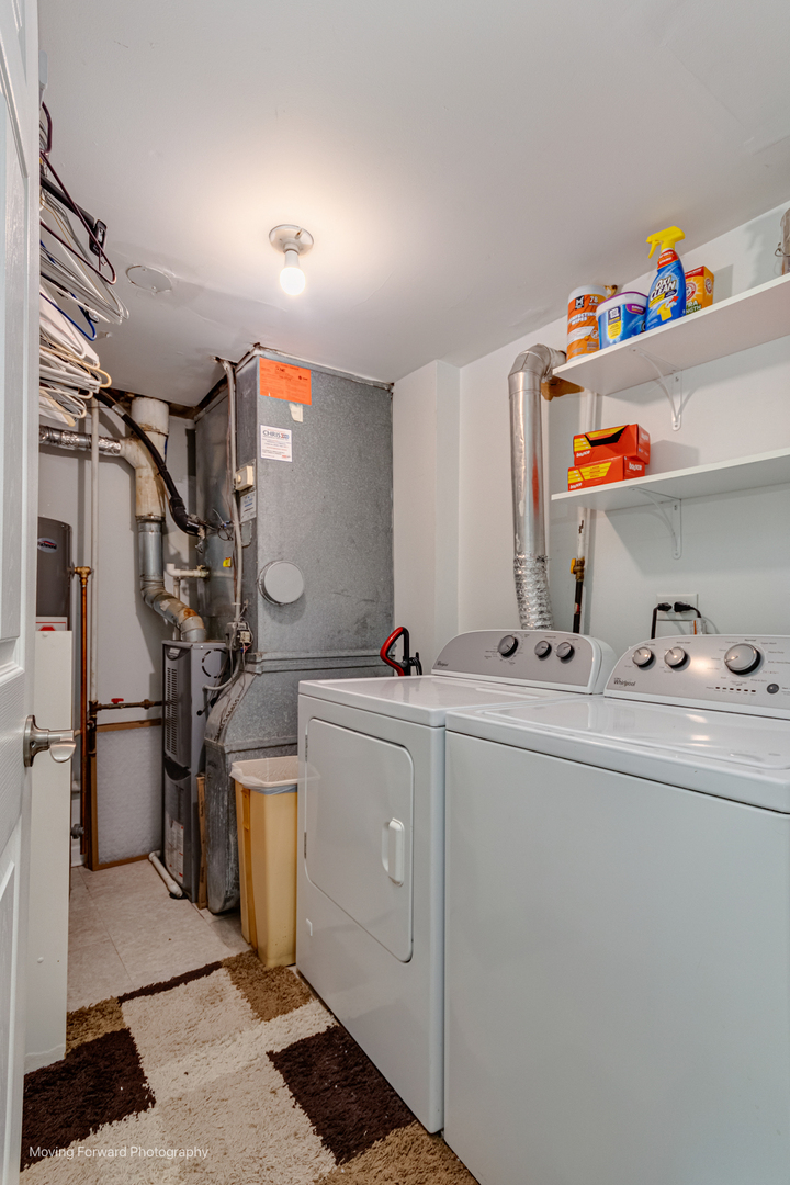 3S389 Chestnut Court