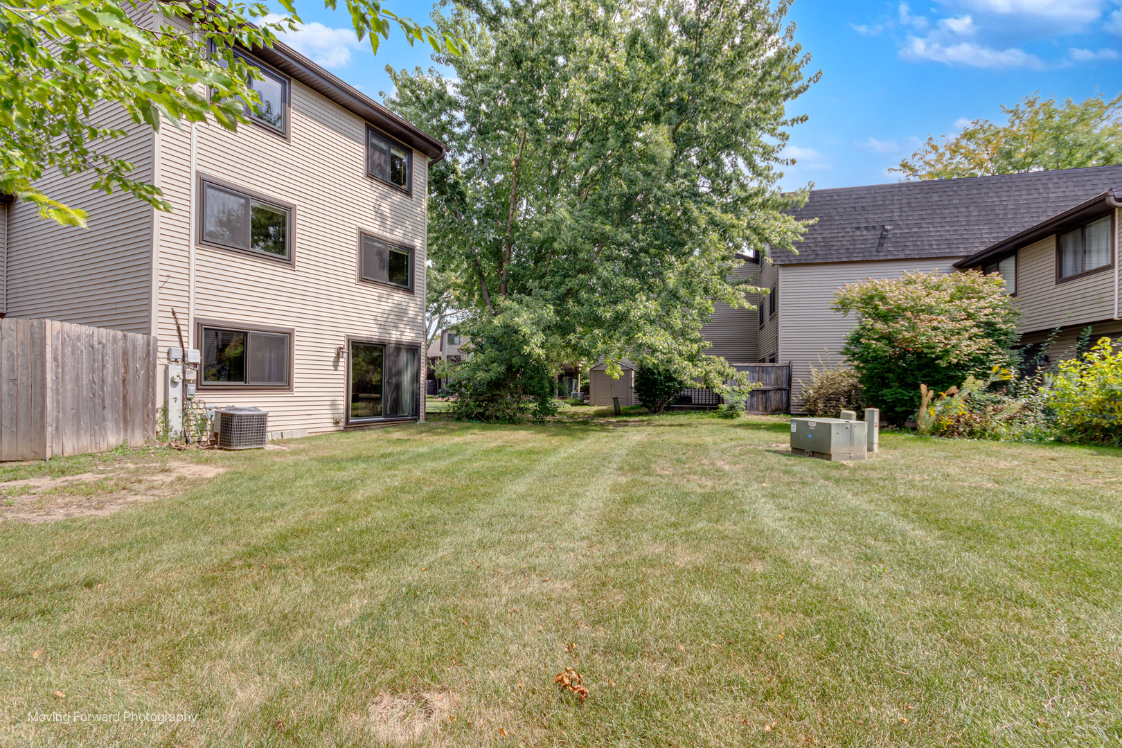 3S389 Chestnut Court