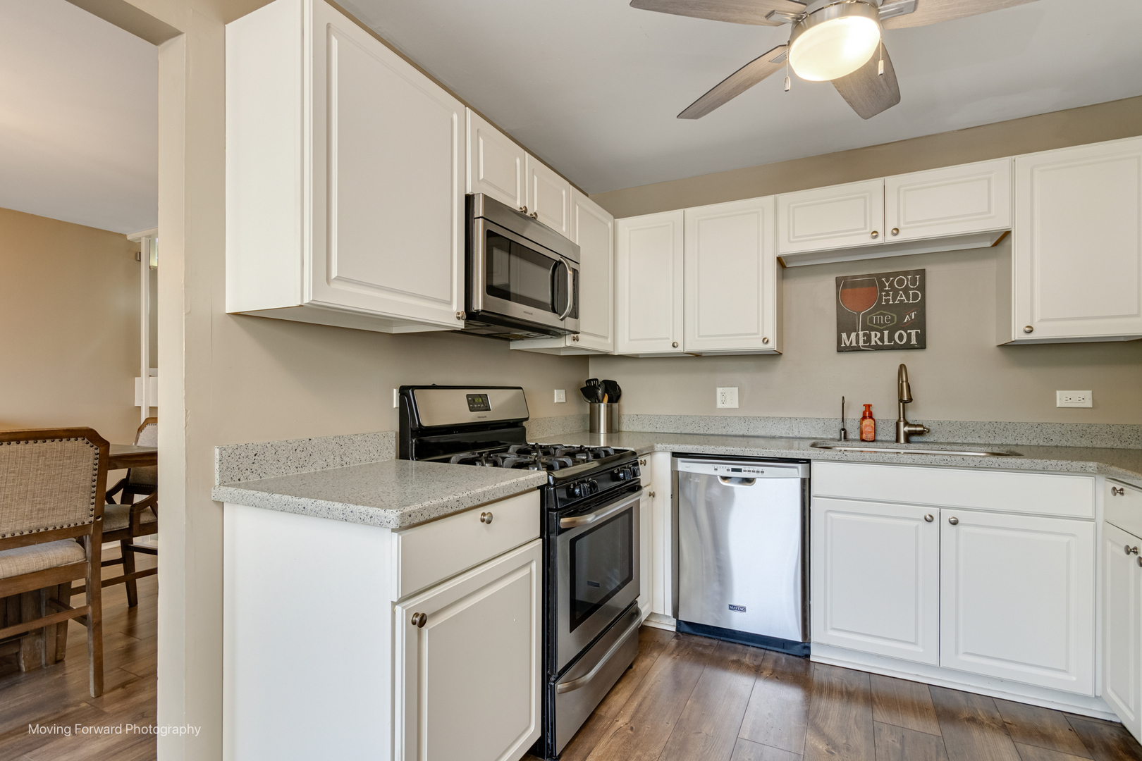 3S389 Chestnut Court