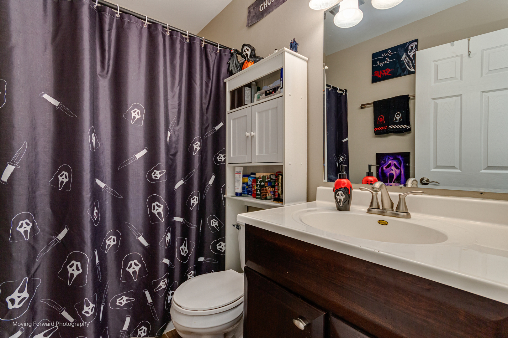 3S389 Chestnut Court