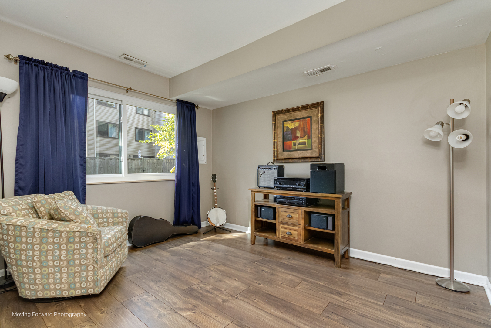 3S389 Chestnut Court