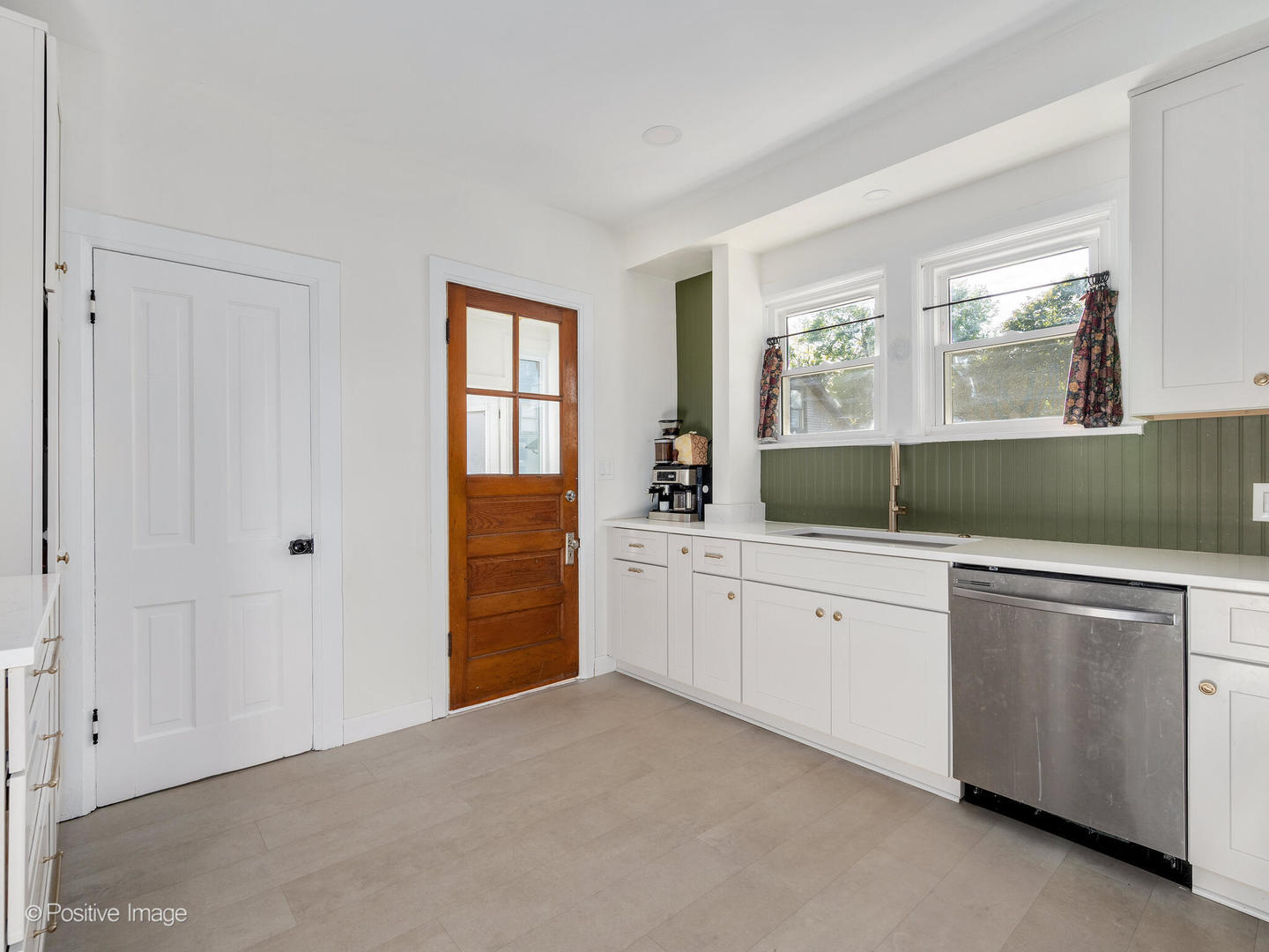 126 N Ellis Avenue N