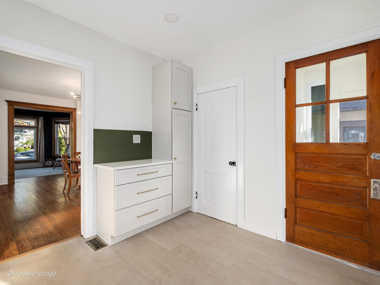 126 N Ellis Avenue N