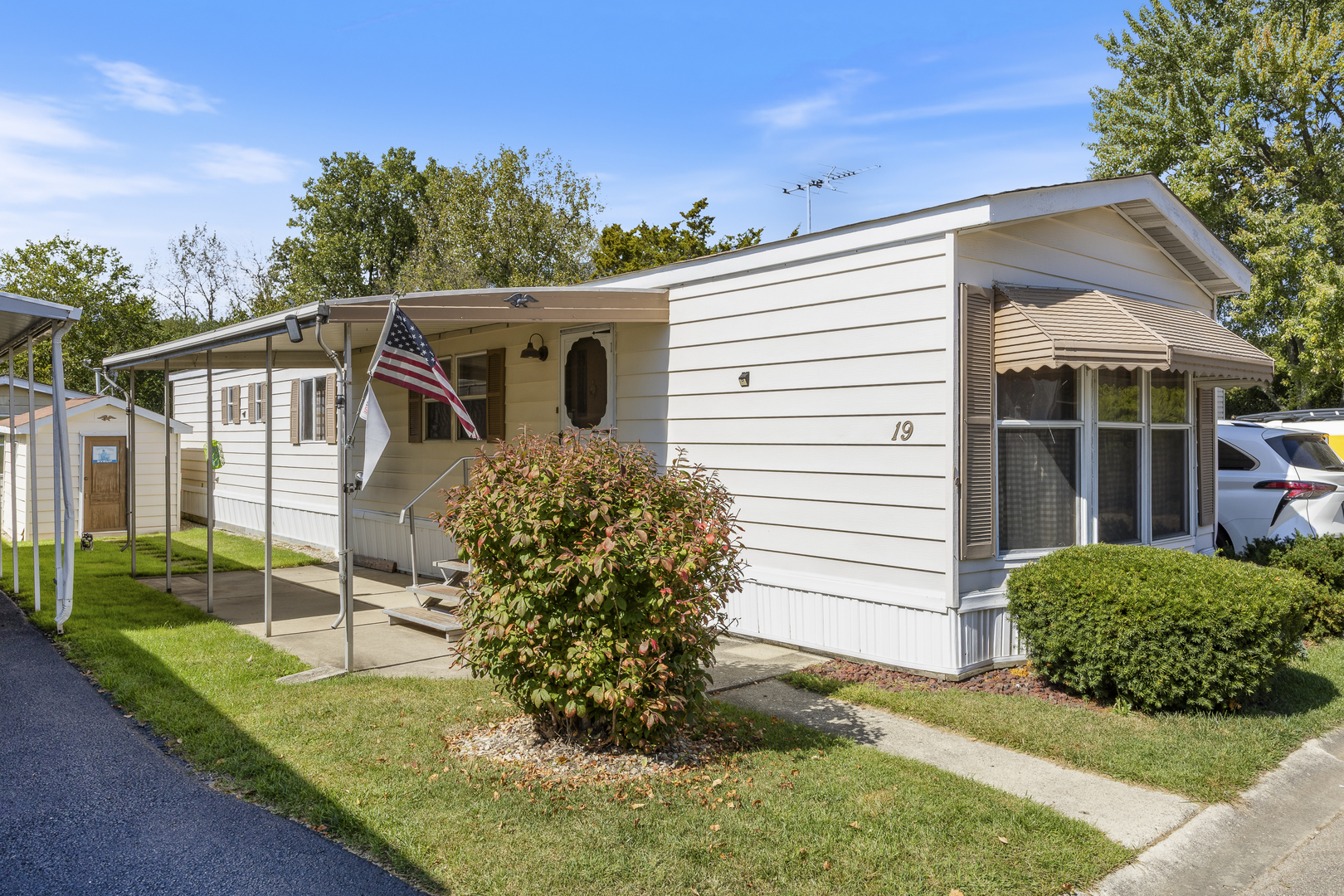 27W370 Geneva Road Unit: 19