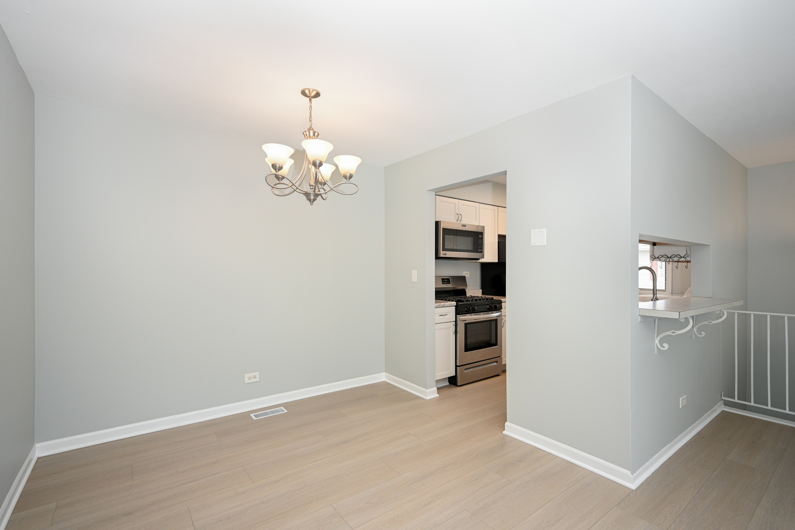 2S723 Winchester Circle Unit: 4