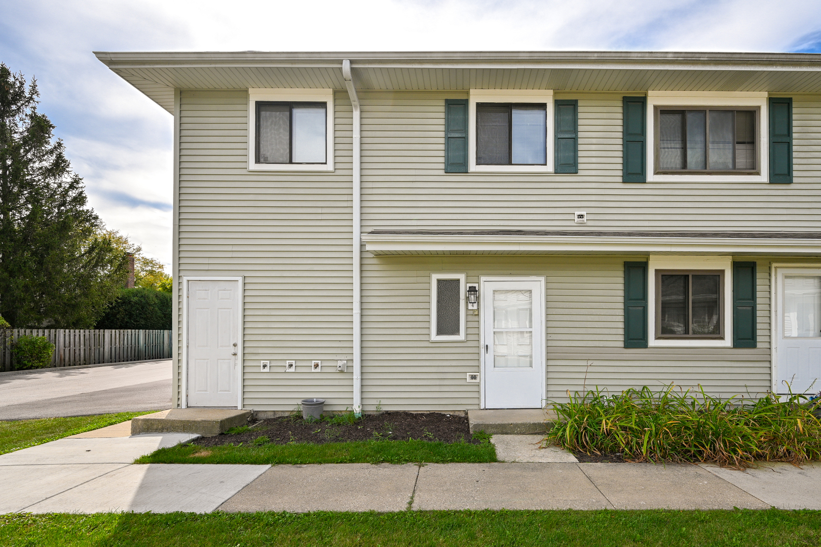 2S723 Winchester Circle Unit: 4