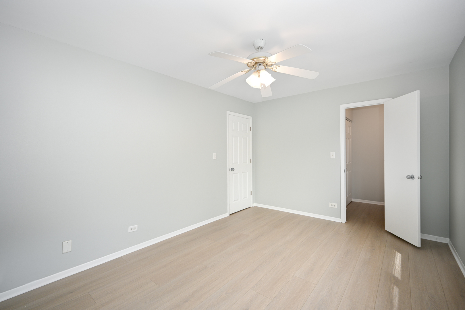 2S723 Winchester Circle Unit: 4