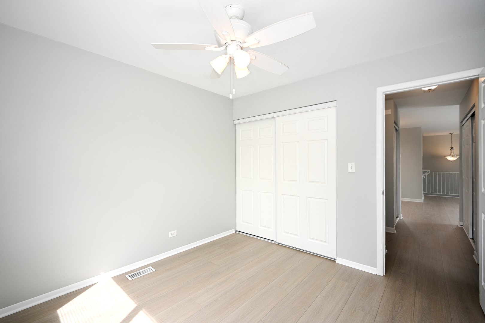 2S723 Winchester Circle Unit: 4